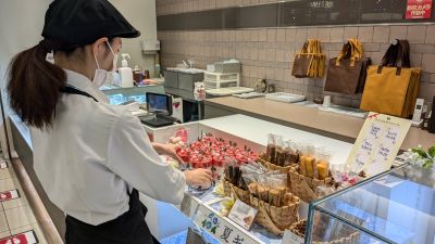 【トップス】スイーツ販売スタッフ募集！(阪急三番街店)サムネイル